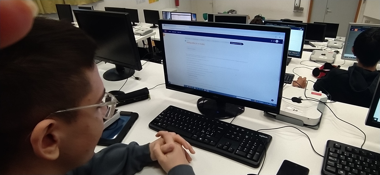 A student using the CLIL Notebook during a computer networks lesson.